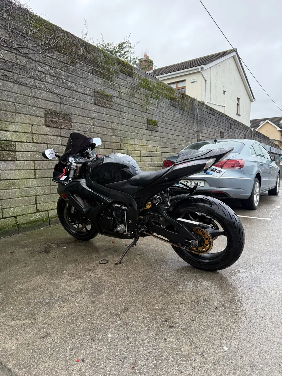 Suzuki Gsxr 600 k7 MINT - Image 2