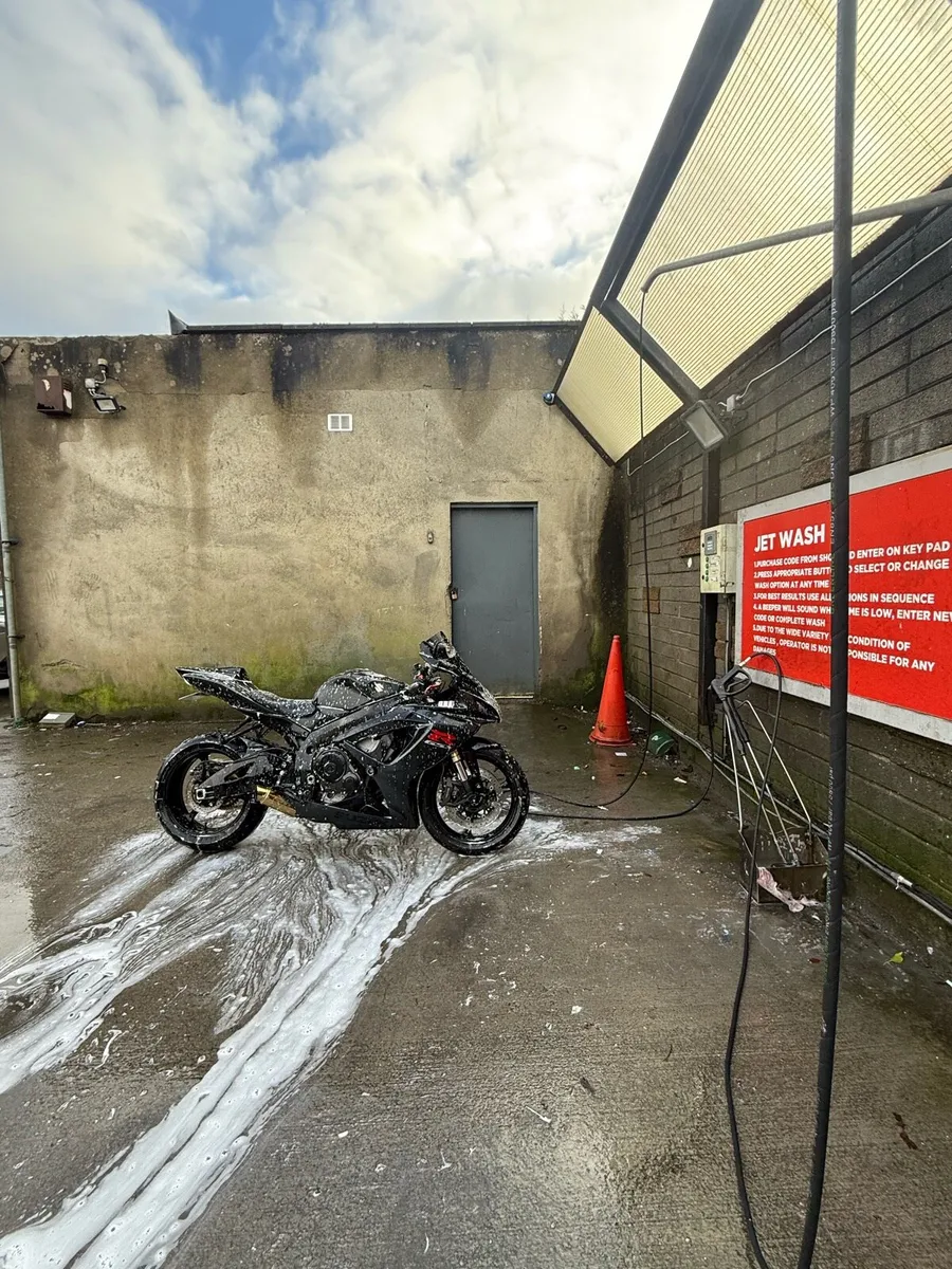 Suzuki Gsxr 600 k7 MINT - Image 4