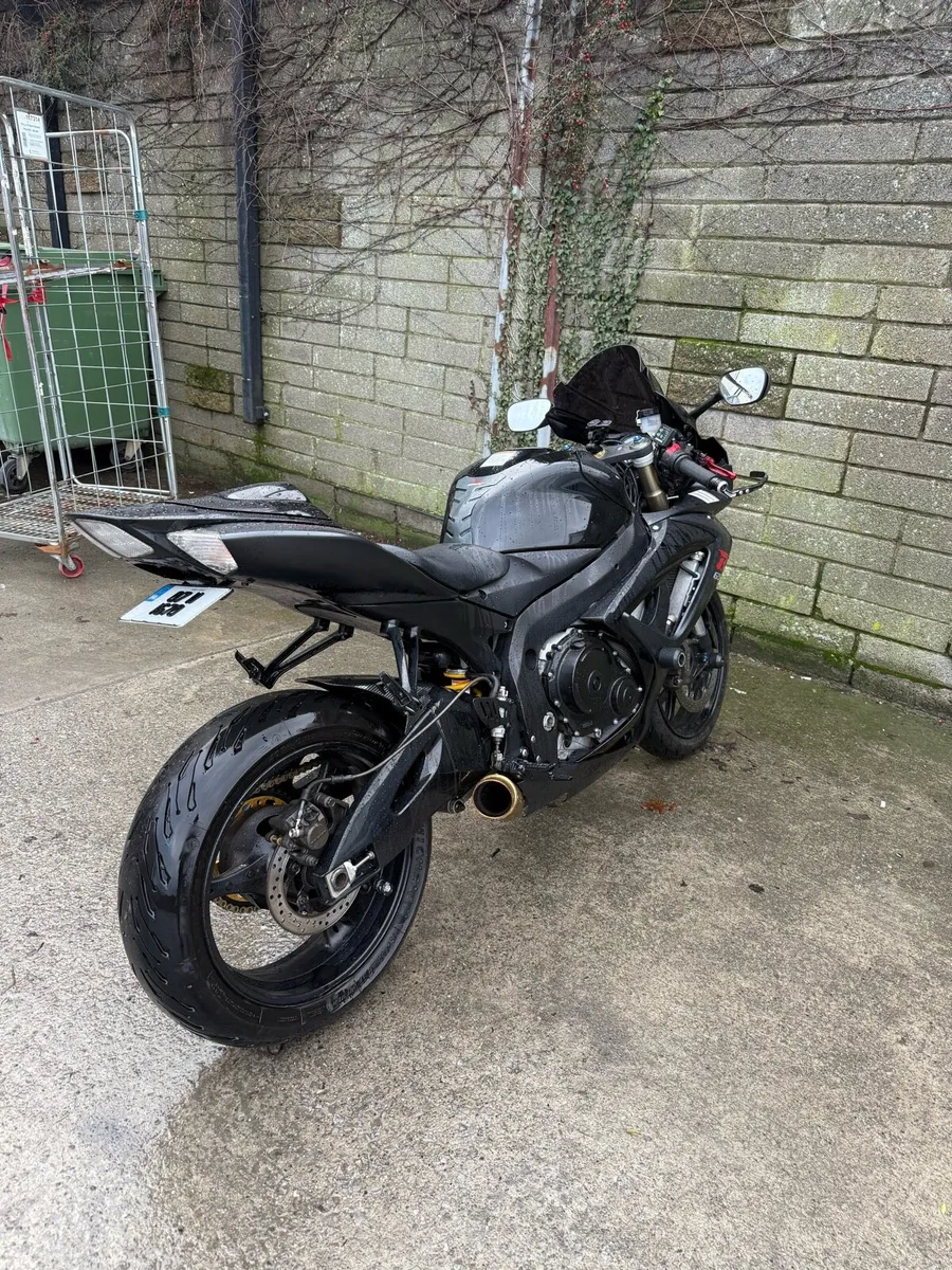 Suzuki Gsxr 600 k7 MINT - Image 3