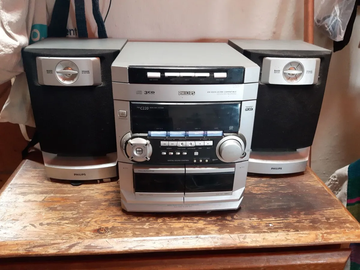 CD Player, with Speakers. Phillips.