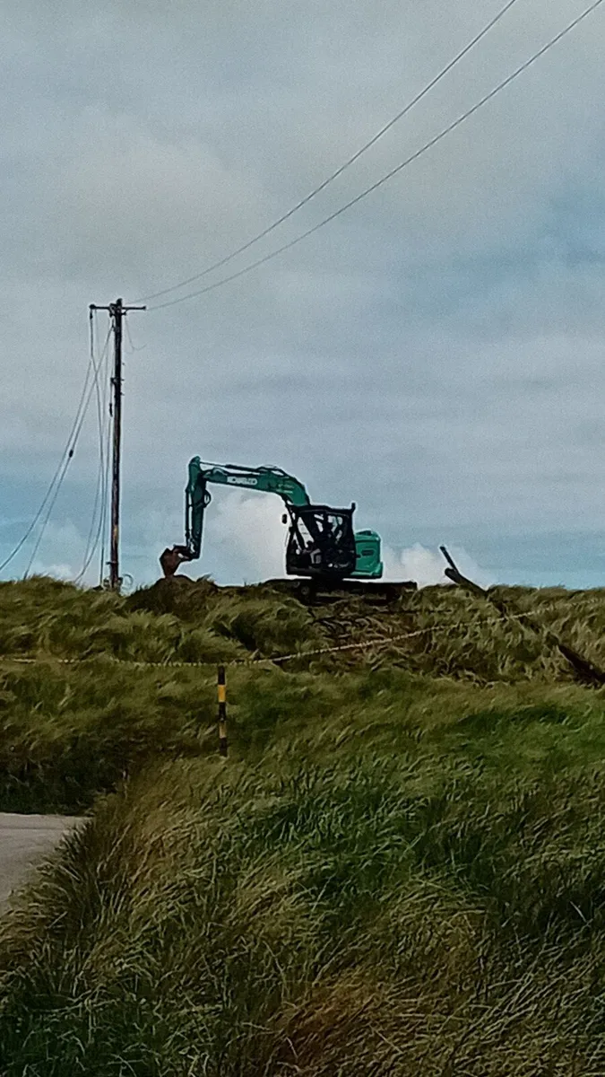 Poling staff required - Image 1