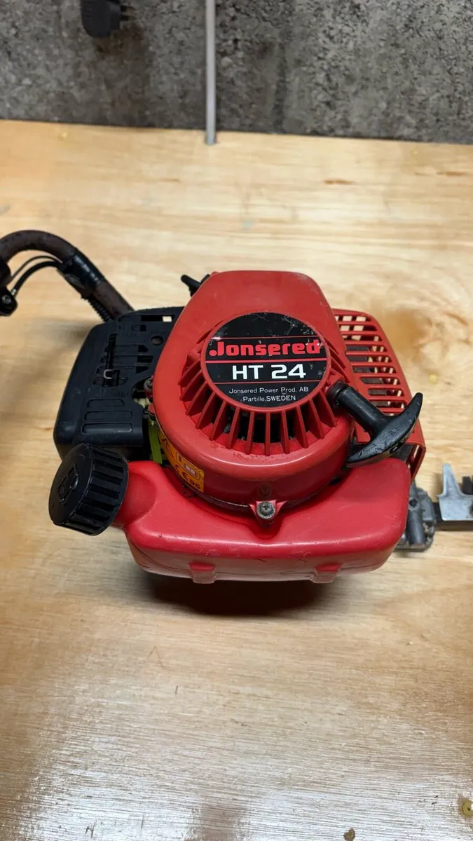 Jonsered/Tanaka HT24 hedge trimmer - Image 1