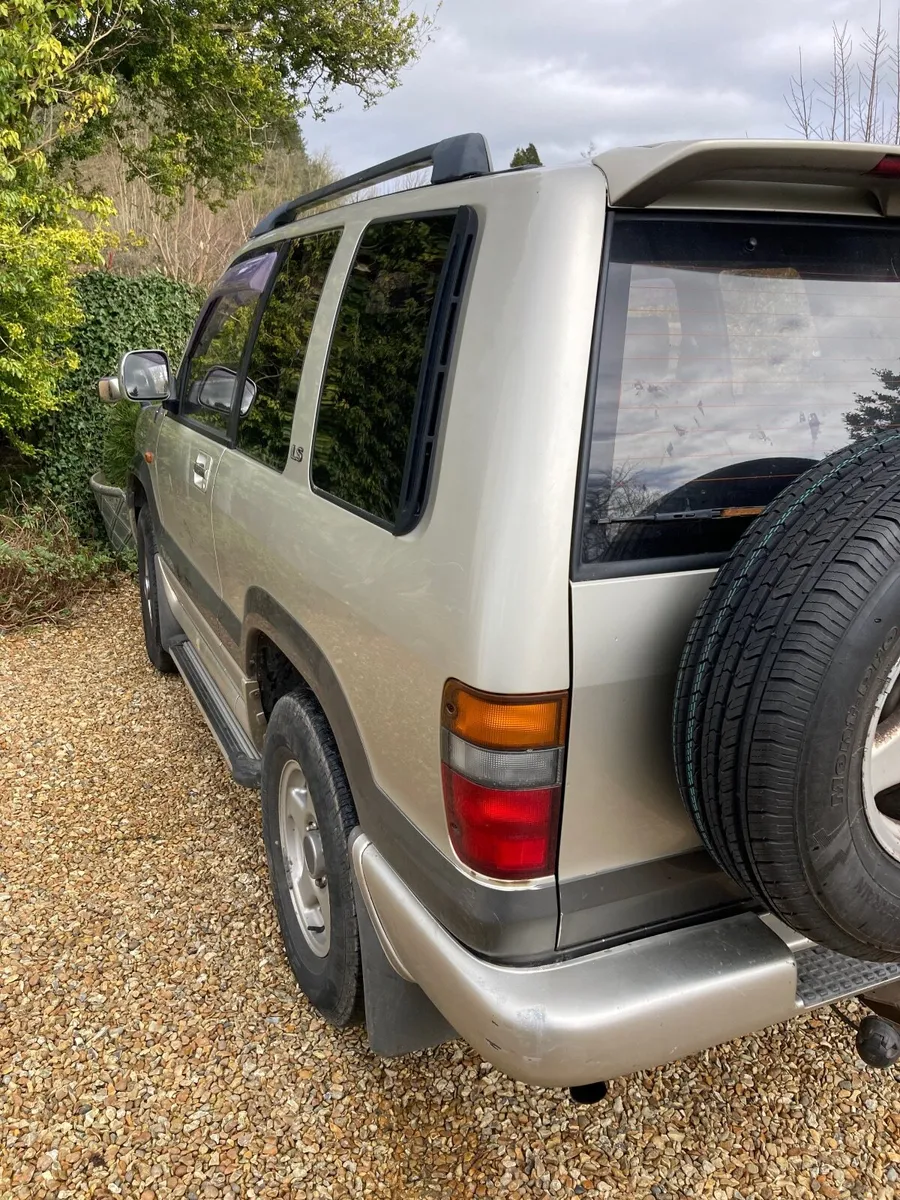 Isuzu Trooper 1995 - Image 1