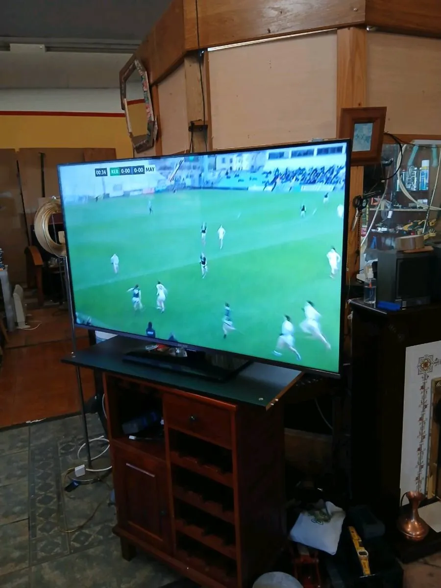 55in Walker Smart Tv - Image 2