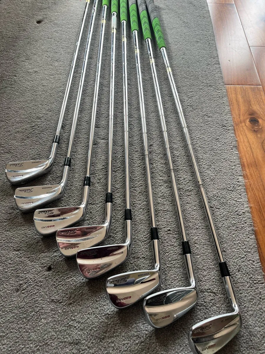 Titleist 695MB Iron set (left handed) - Image 1