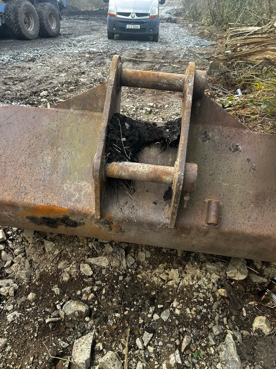 Grading bucket for 20 tonne - Image 1