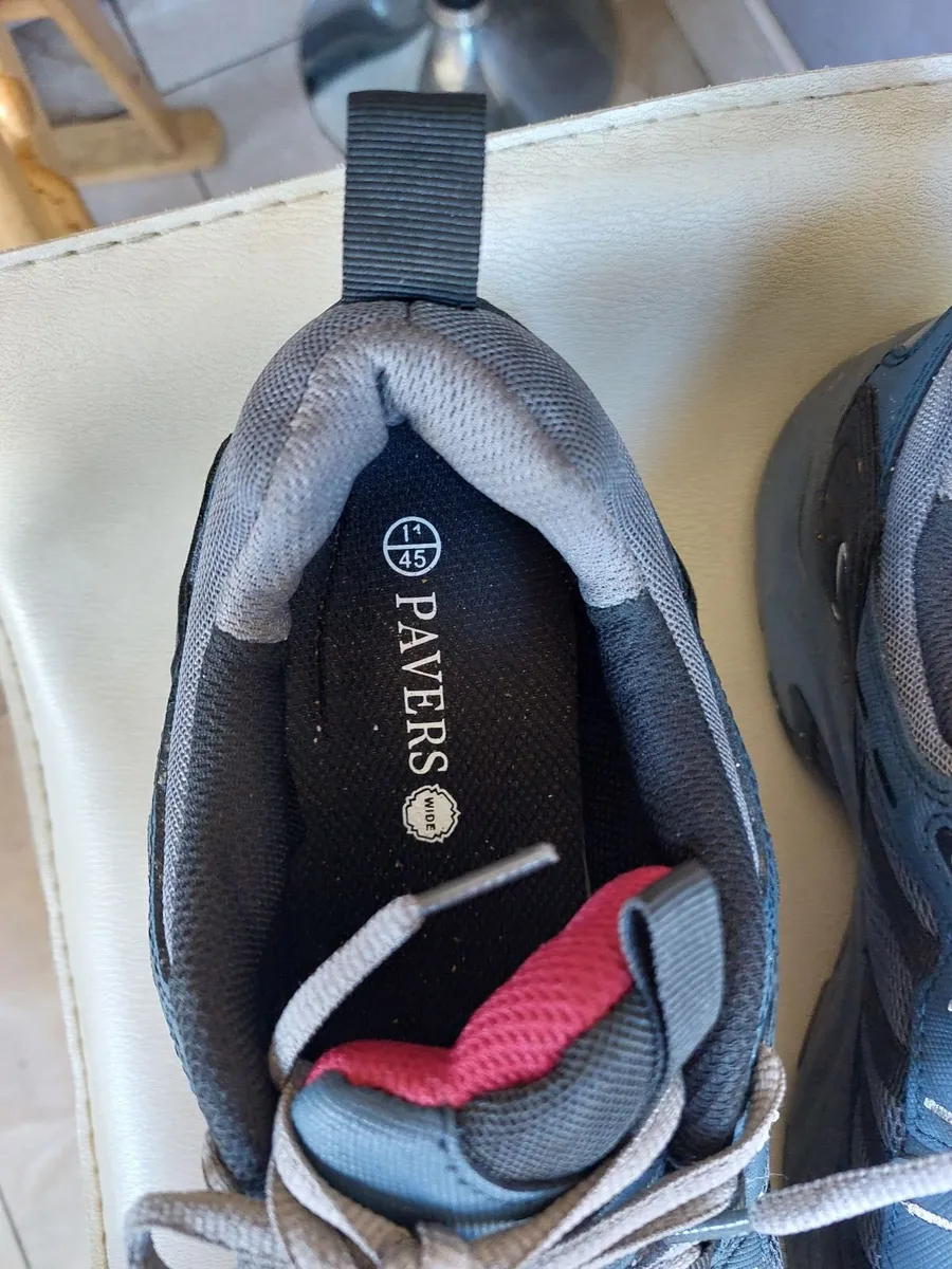 Walking shoes - Image 2