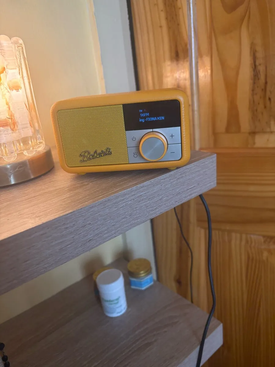 Robert’s  Rev petite 2DP radio - Image 1