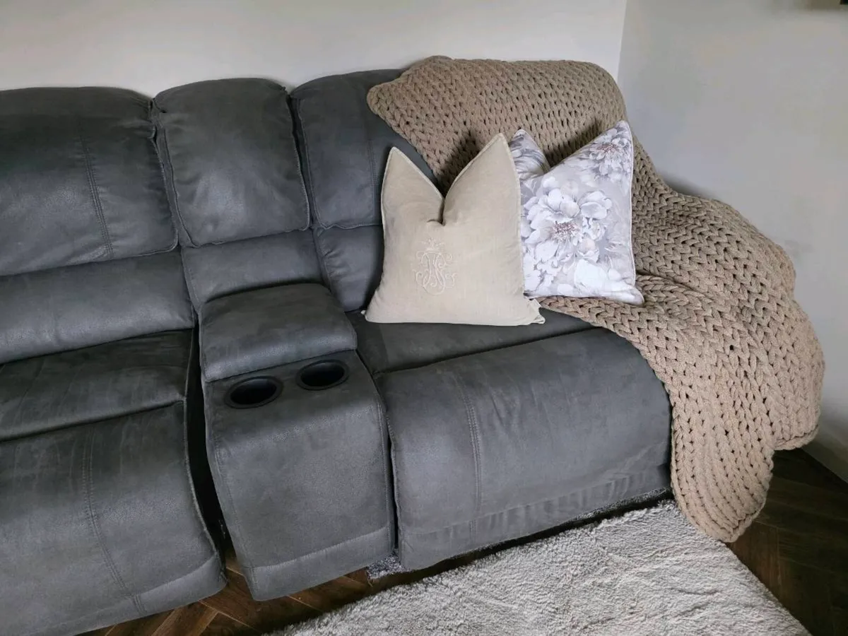 L shaped couch - Image 3