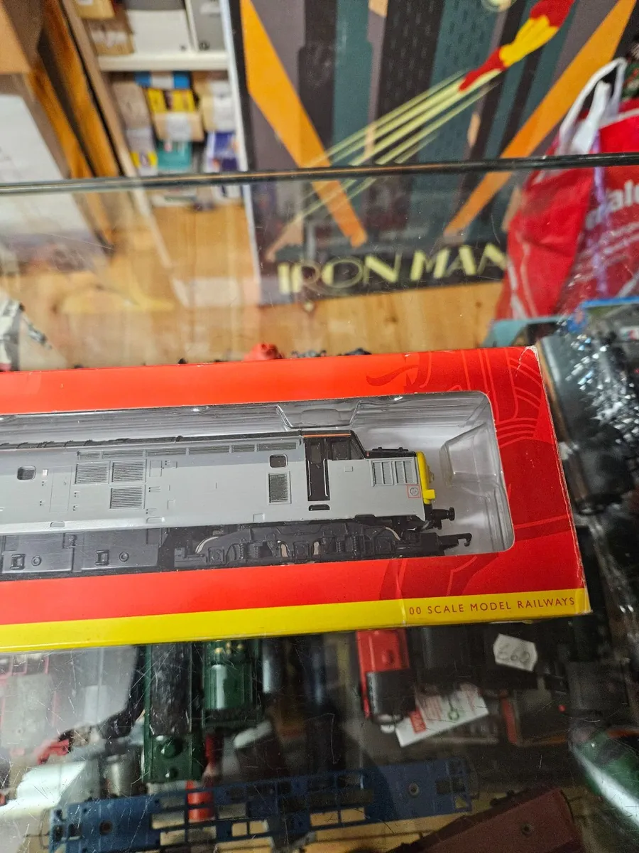 Hornby OO Gauge Diesel Engine - Image 2