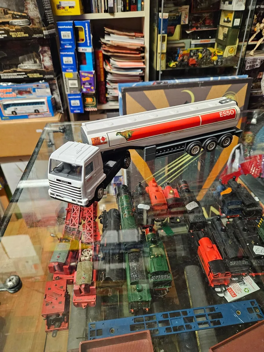 Corgi Esso Tanker - Image 2