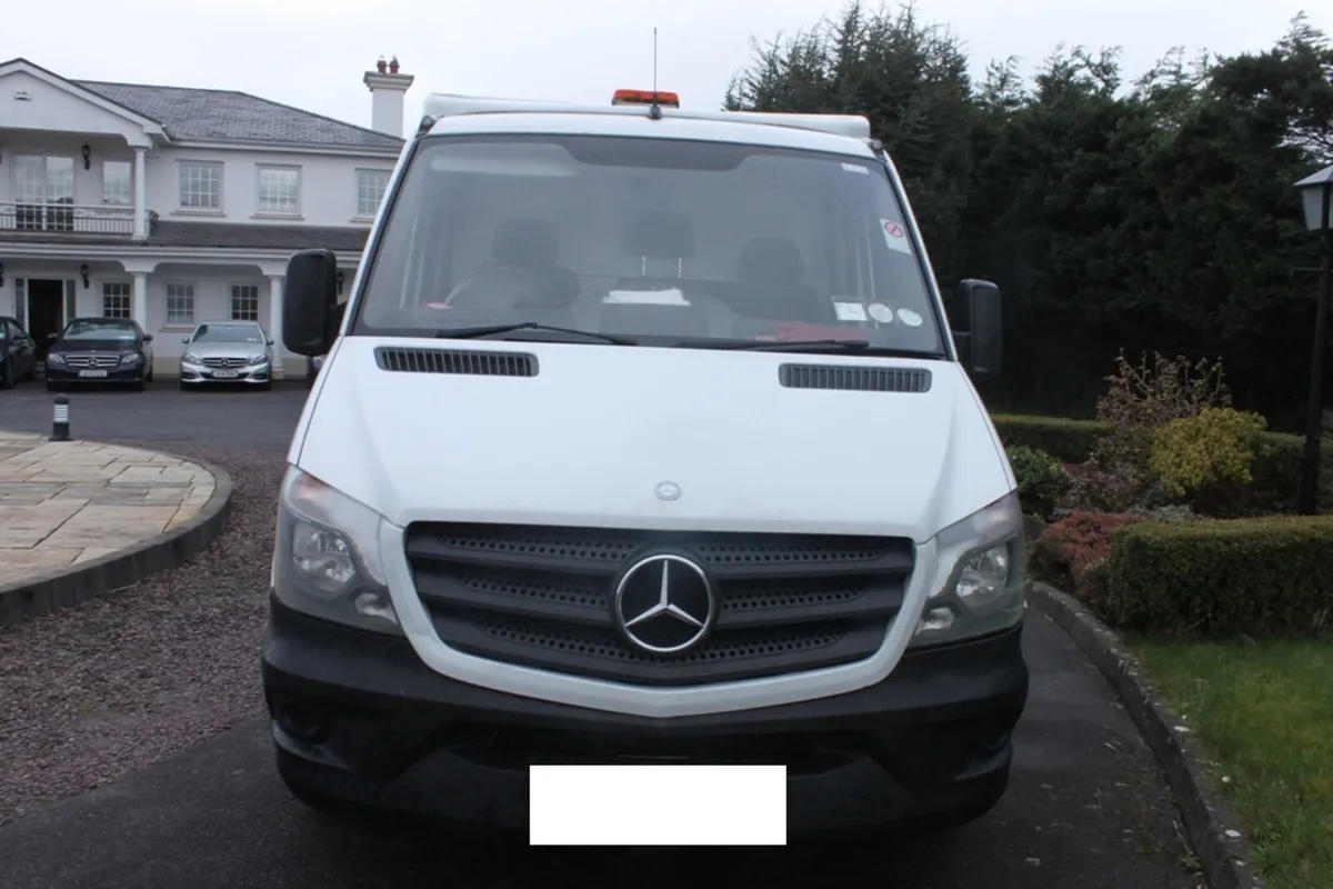 Mercedes Beaver Tail Recovery Truck Auto, 2014 - Image 1
