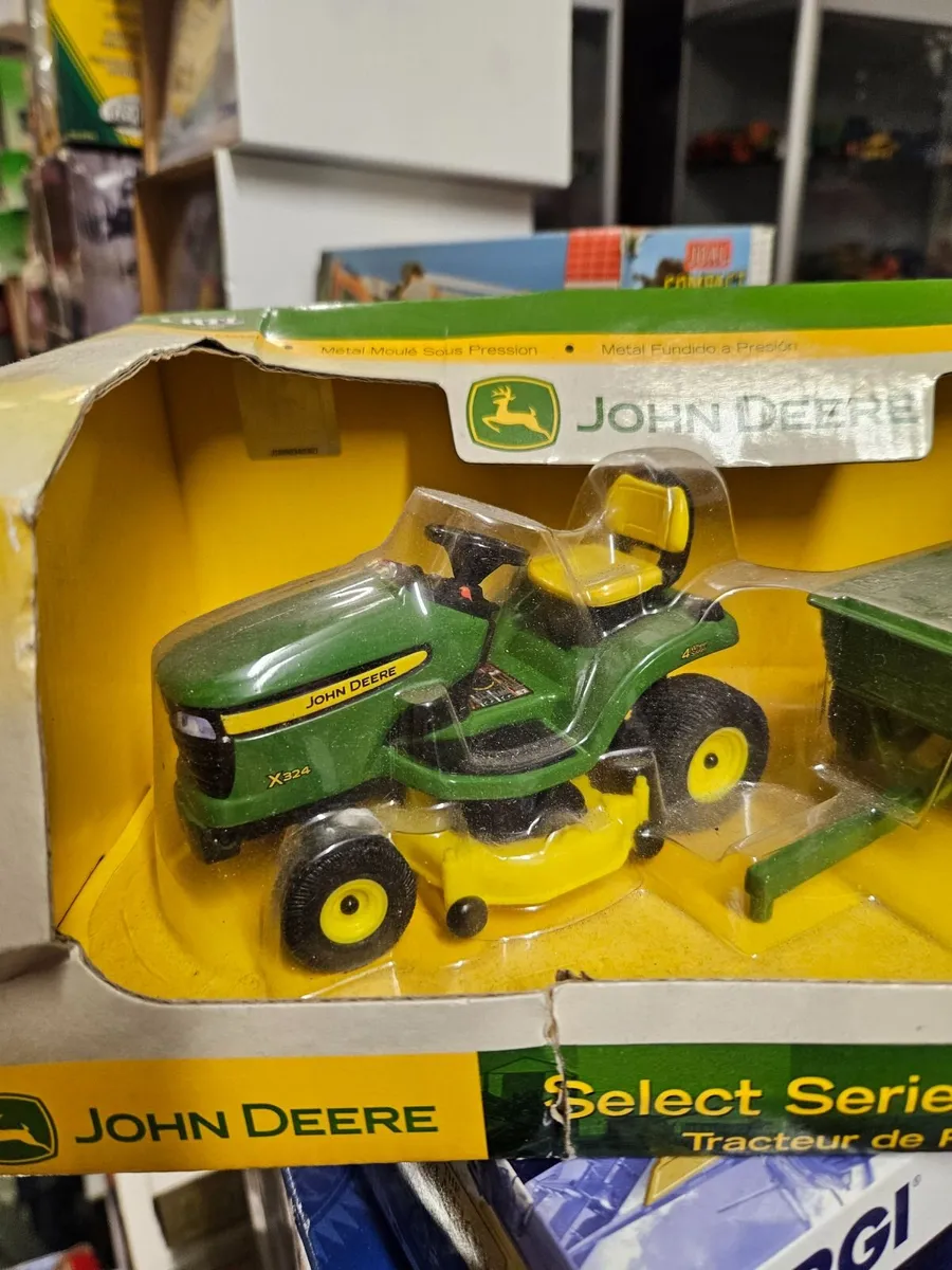 Corgi ERTL John Deere Lawn Tractor - Image 3