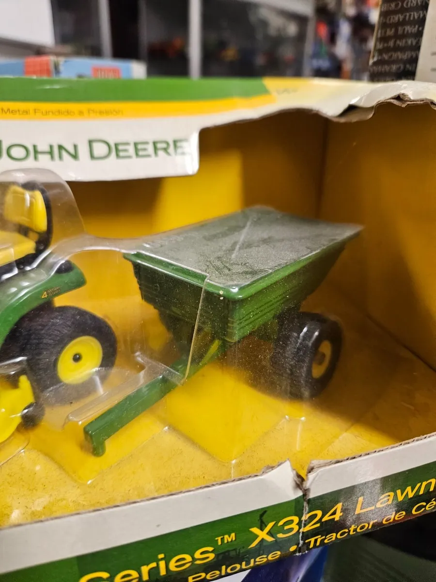 Corgi ERTL John Deere Lawn Tractor - Image 4
