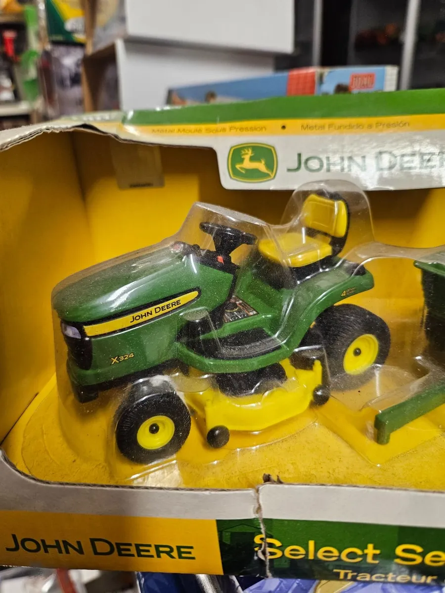 Corgi ERTL John Deere Lawn Tractor - Image 2