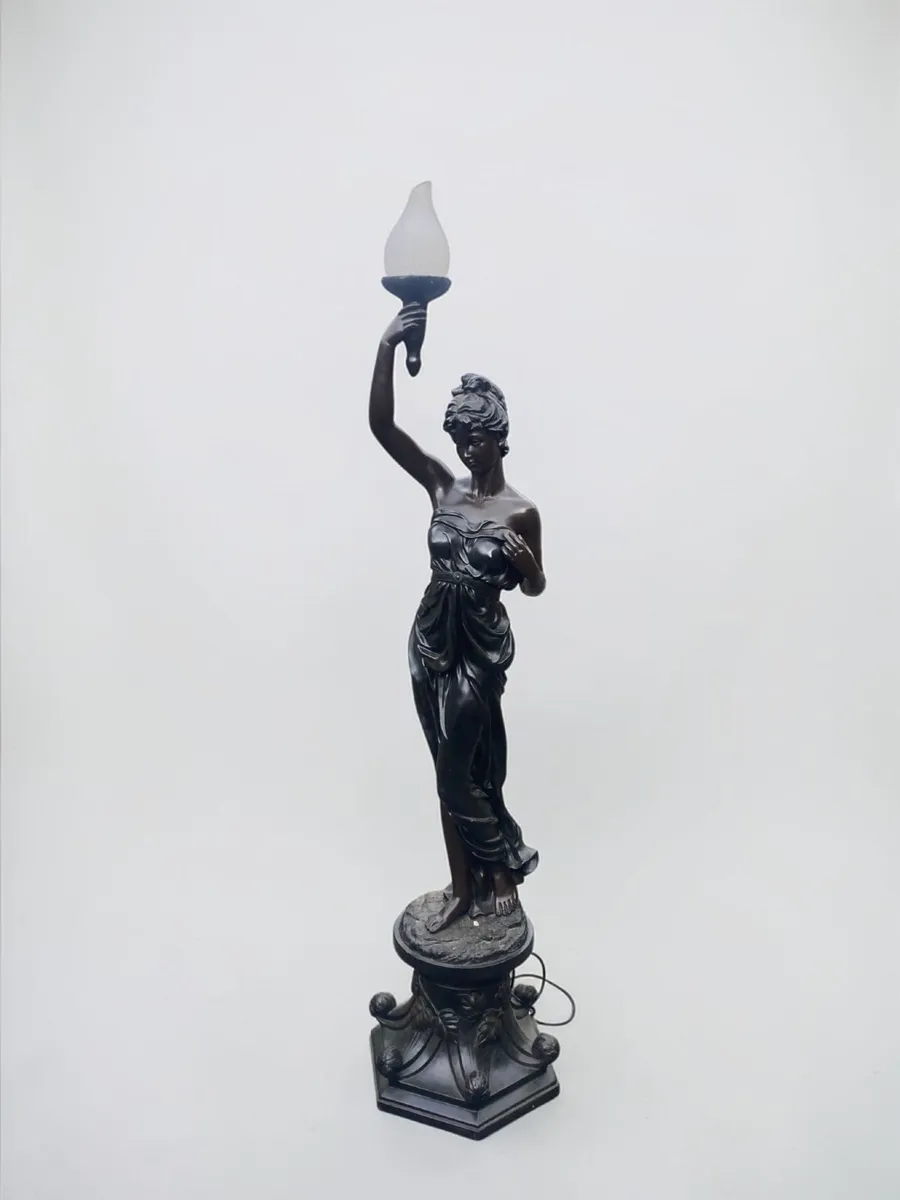 Floor Lamp - Freestanding Light - Antique Style - Image 4