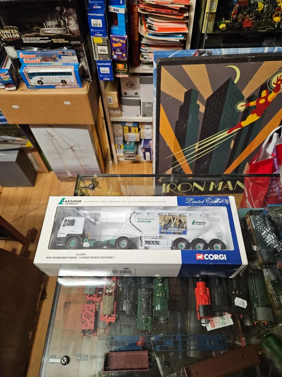 Corgi MAN Tractor Unit and Bulk Tanker Trailer 1.5 - Image 1