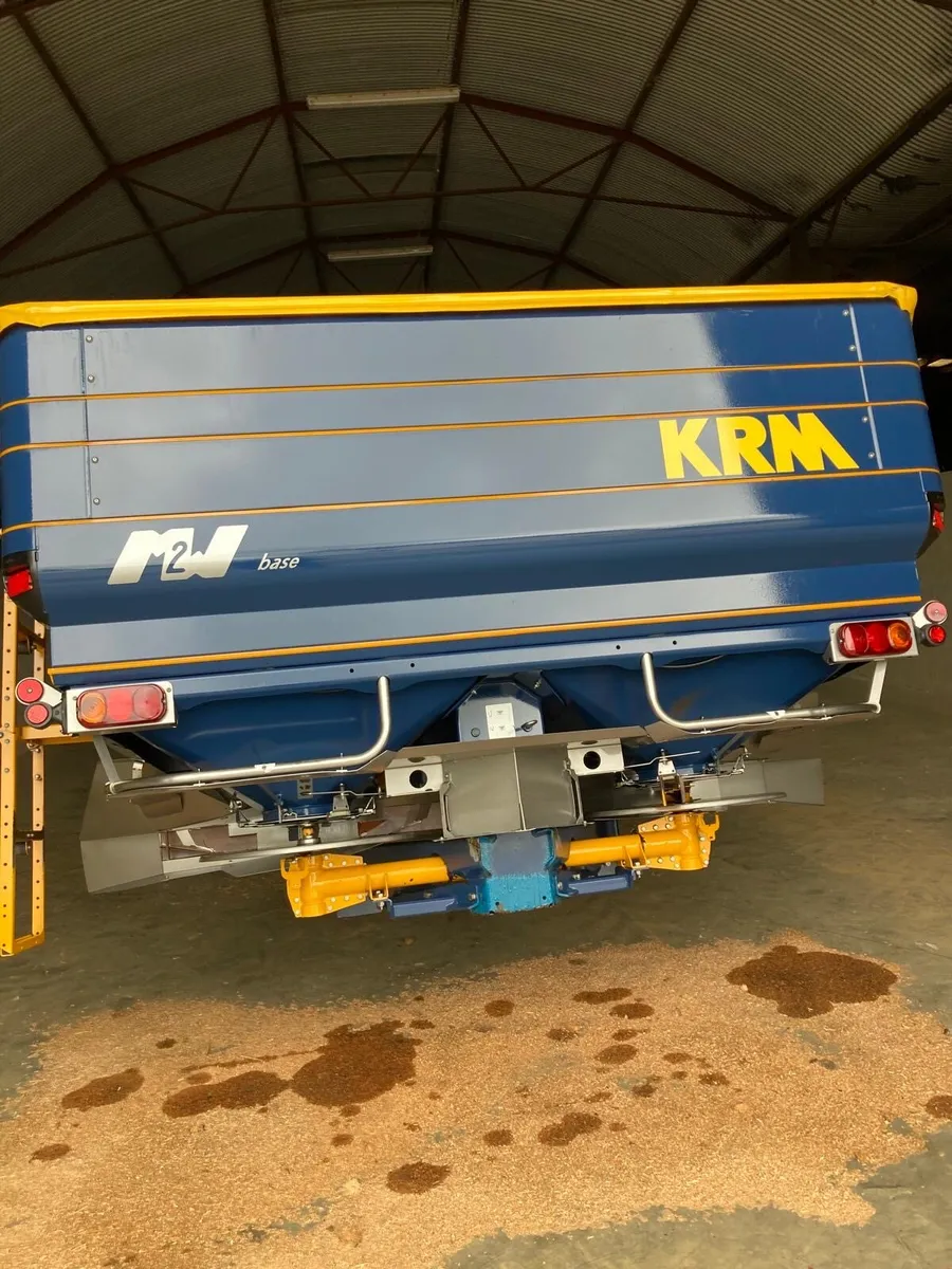 BOGBALLE M2W FERTILISER SPREADER 2.5 TONNE - Image 1