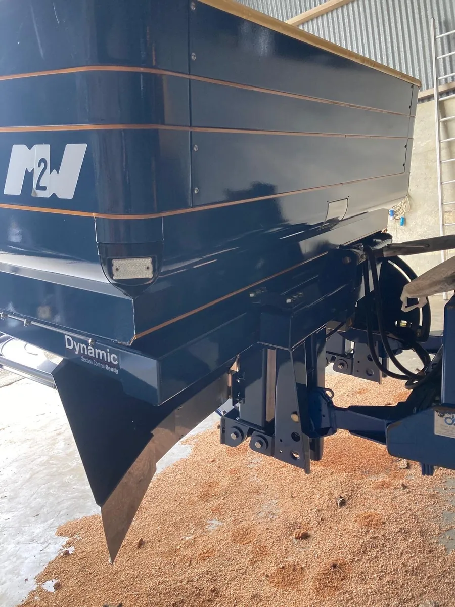 BOGBALLE M2W FERTILISER SPREADER 2.5 TONNE - Image 3