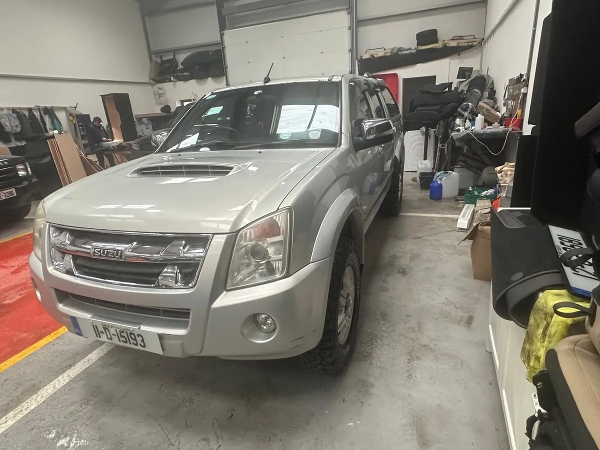 Isuzu D max 3.0 Crew cab - Image 2