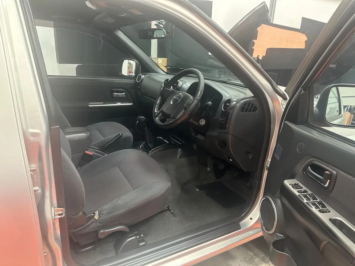 Isuzu D max 3.0 Crew cab - Image 3