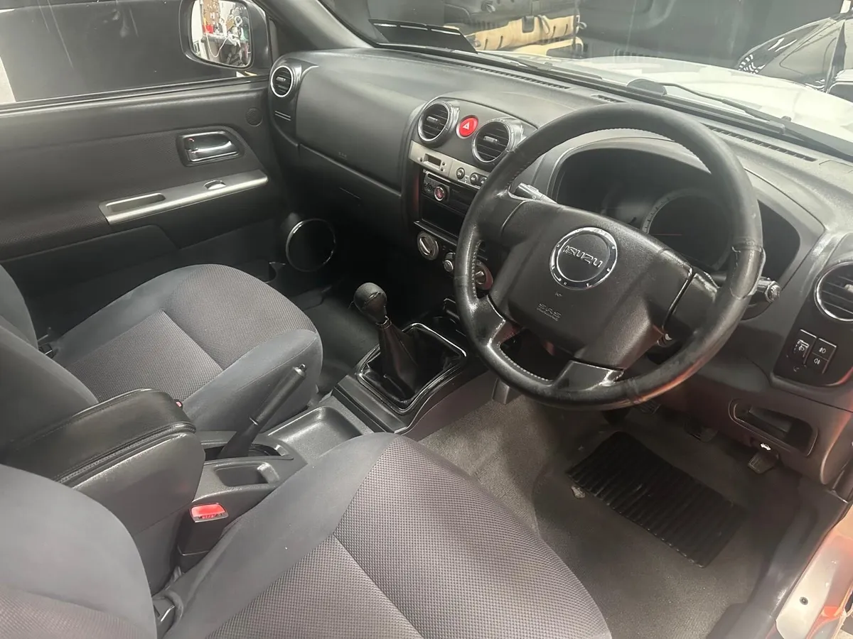Isuzu D max 3.0 Crew cab - Image 4