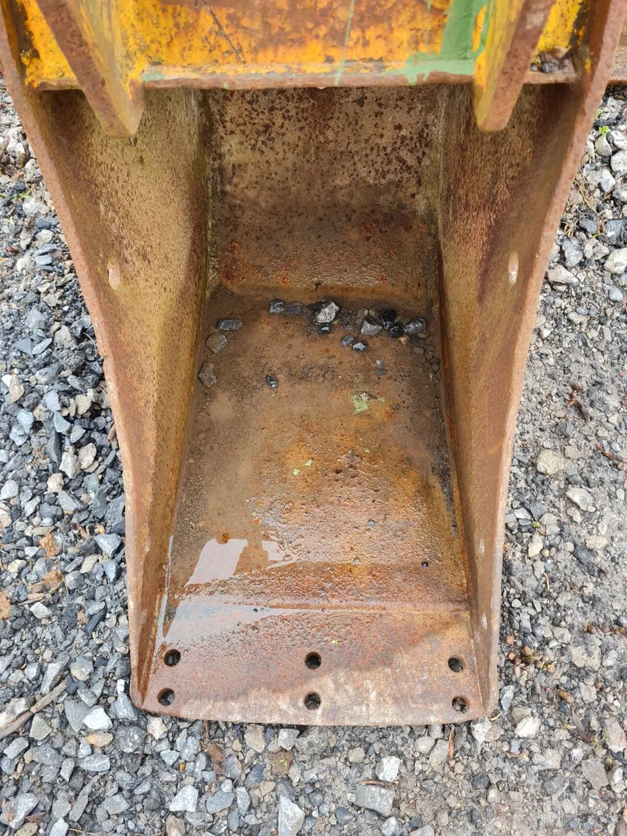 Digger bucket 45mm pins. - Image 2