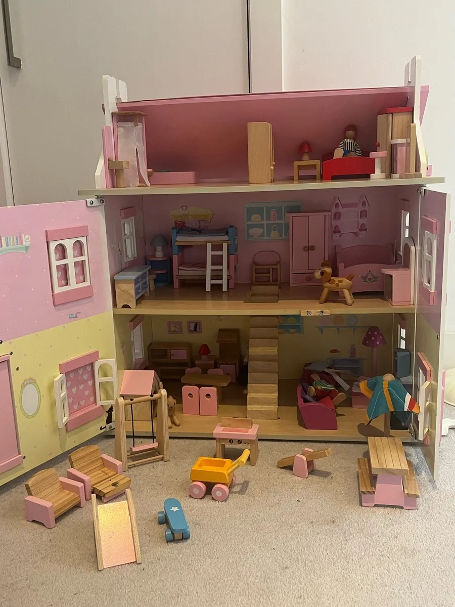 Wooden dolls house - Image 2