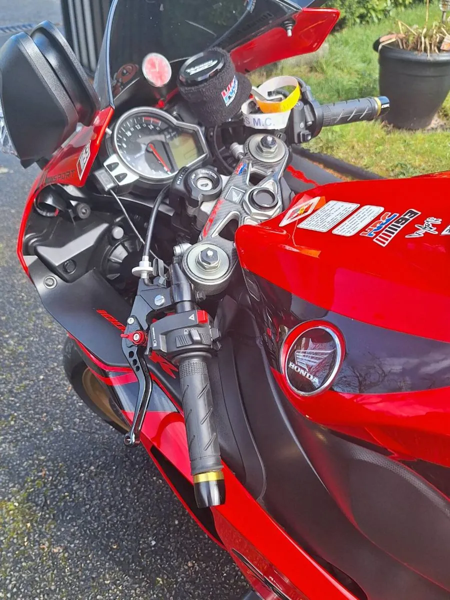 Honda CBR Fireblade - Image 2