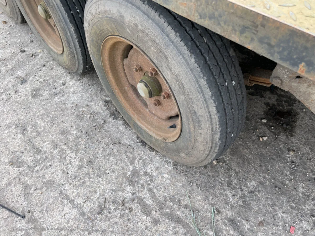 Tri axle heavy duty flat trailer - Image 4