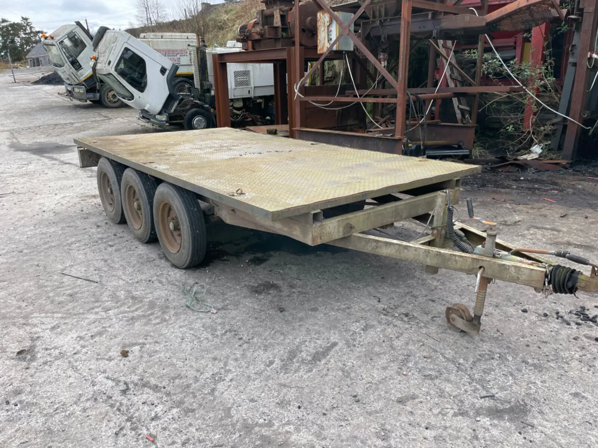 Tri axle heavy duty flat trailer - Image 1