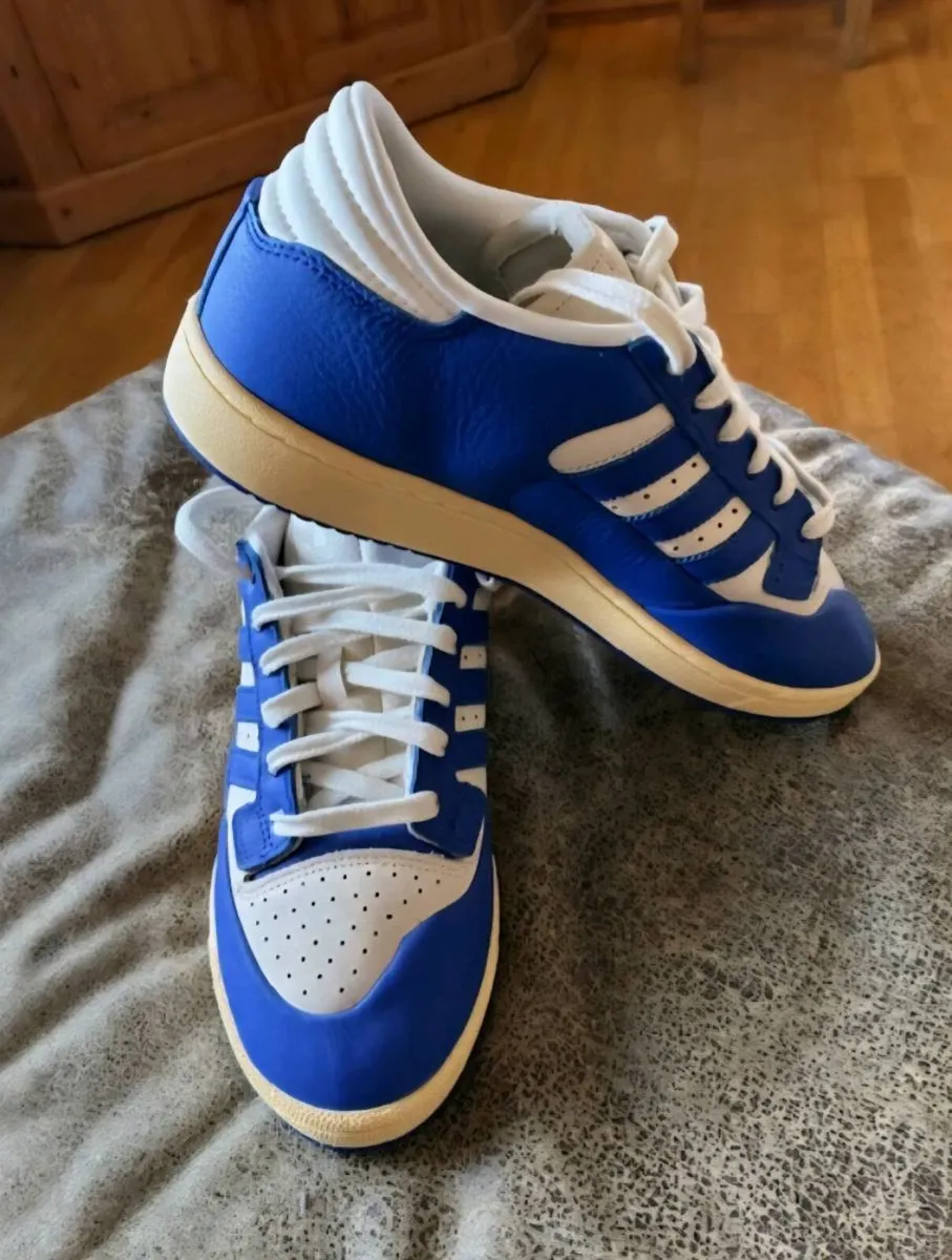 Adidas runners Uk size 9.5 - Image 2
