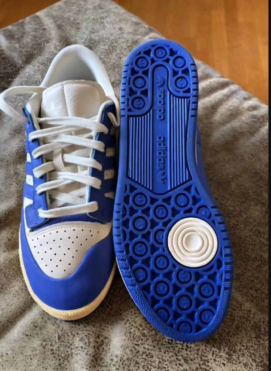 Adidas runners Uk size 9.5 - Image 3