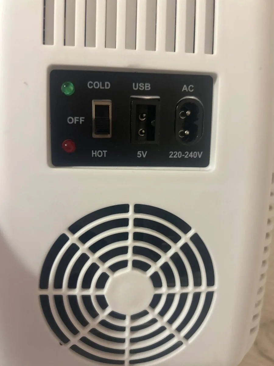 Pink mini fridge - Image 2