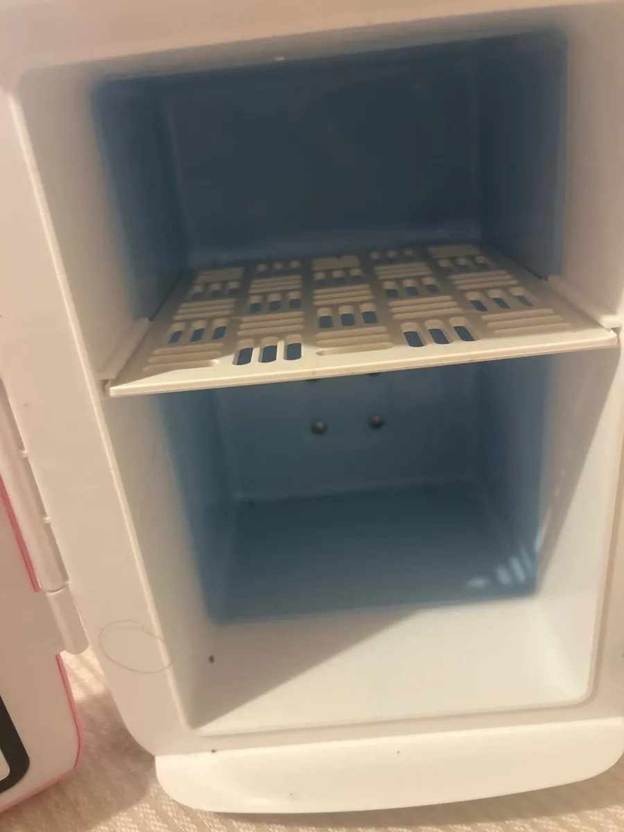 Pink mini fridge - Image 3