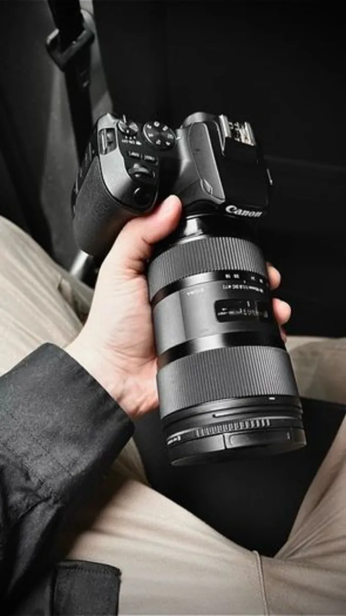 Sigma Lens 18-35mm F1.8 DC Art (EF Mount) - Image 2