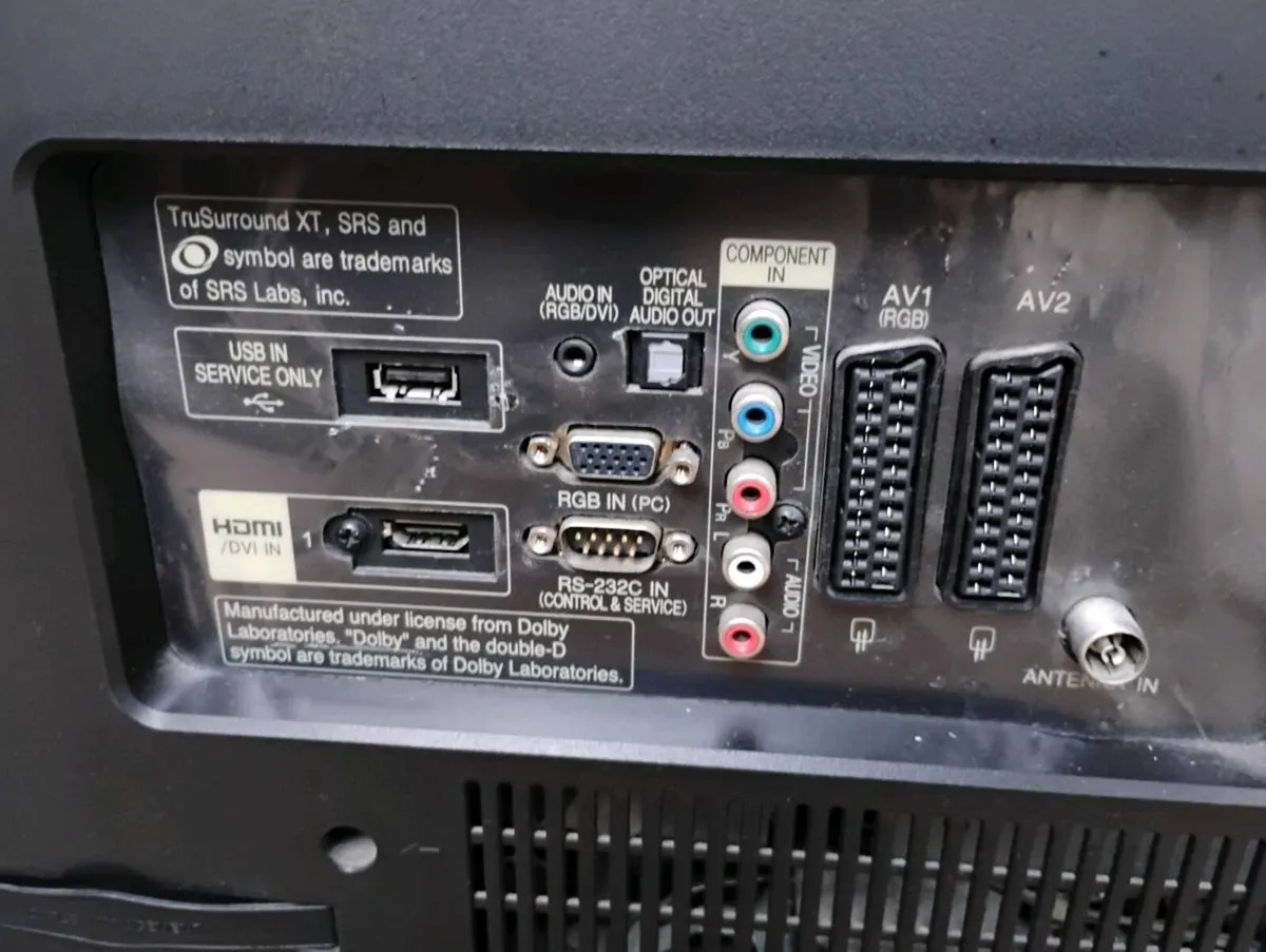 32 inch LG TV (LG32LH2000) - Image 4