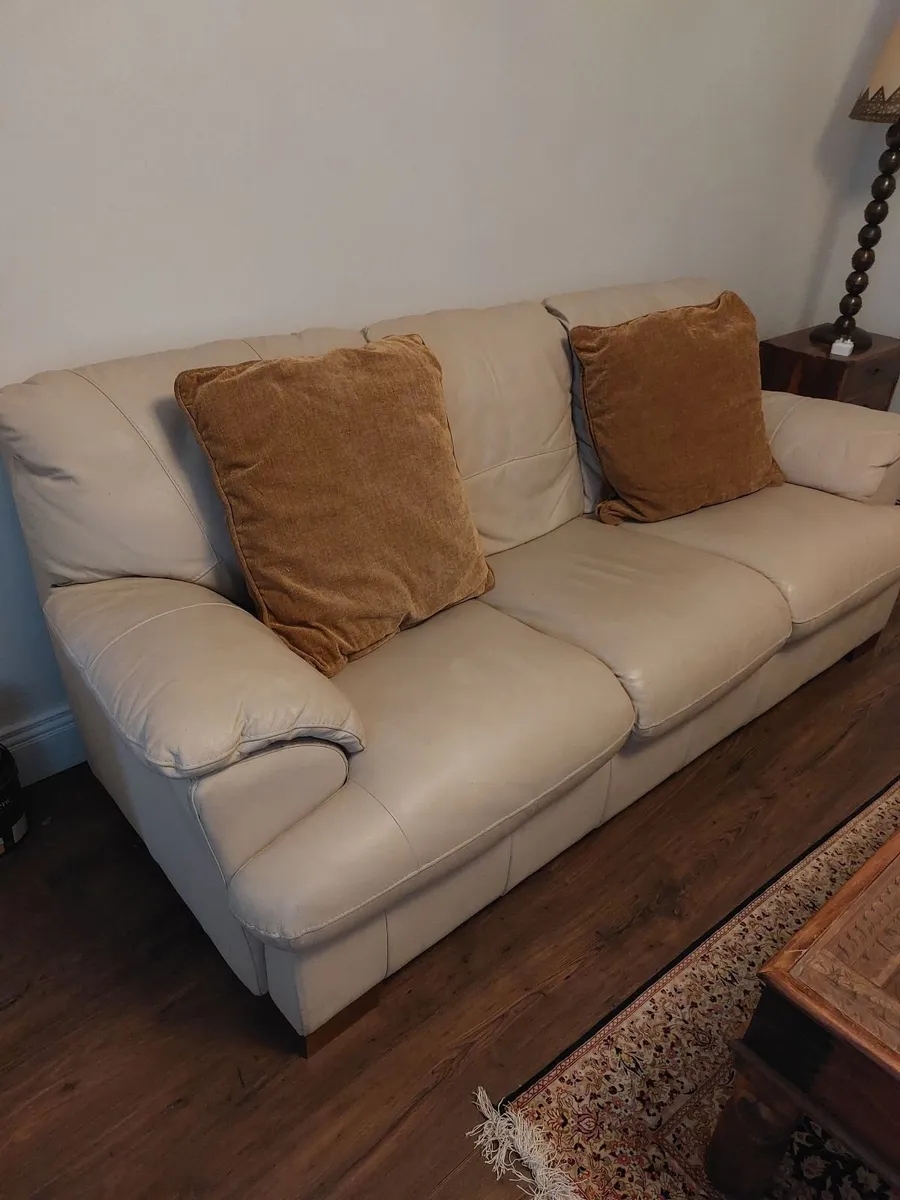 Leather suite, 3 and 2 seater, cream - Image 2