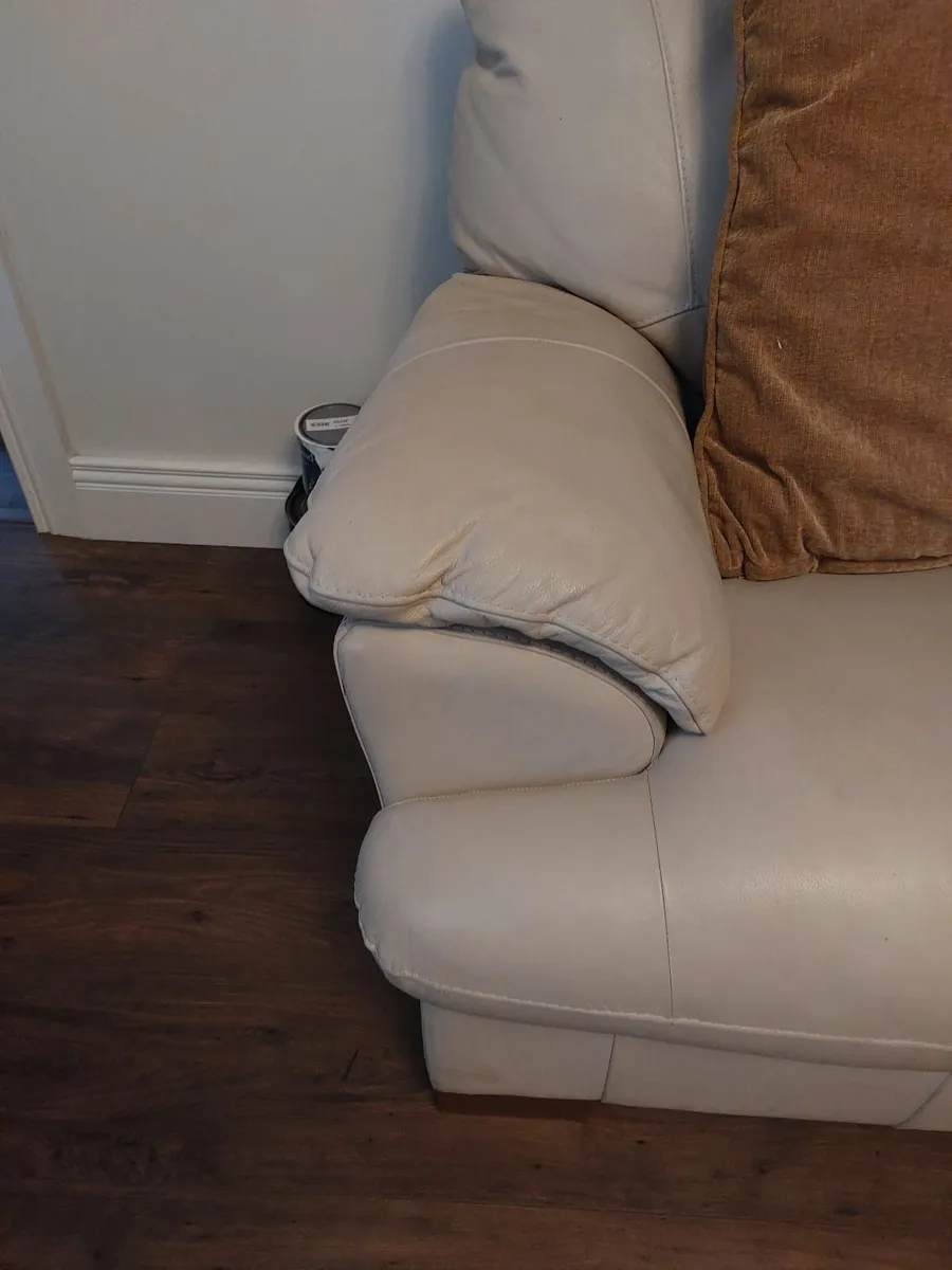 Leather suite, 3 and 2 seater, cream - Image 3