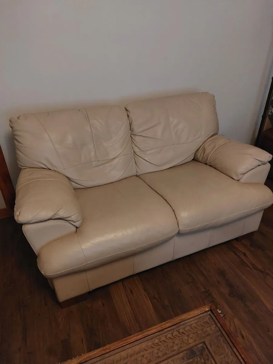 Leather suite, 3 and 2 seater, cream - Image 4