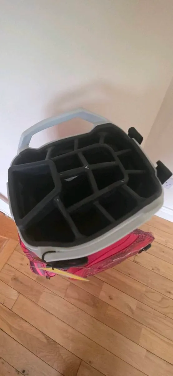 New callaway waterproof cart bag - Image 3