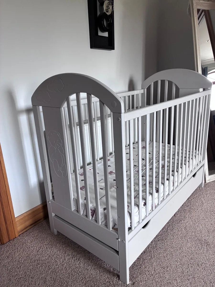 Baby cot - Image 1