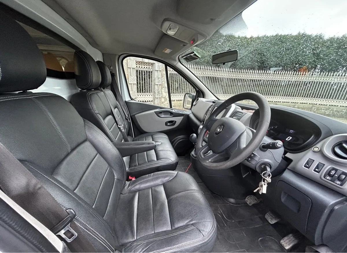 2019 Traffic 1 Owner CVRT 01/27 NO VAT - Image 2