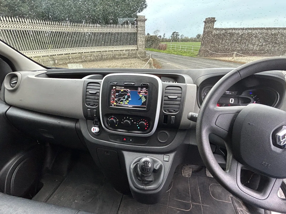 2019 Traffic 1 Owner CVRT 01/27 NO VAT - Image 3