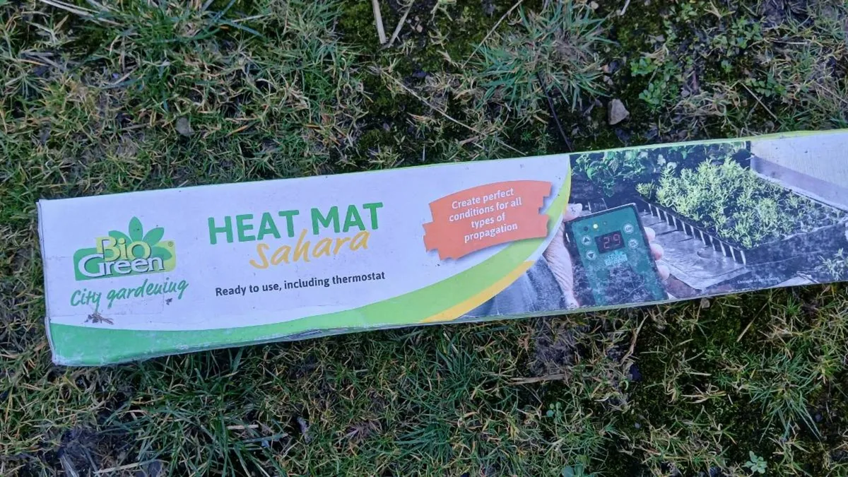 Greenhouse and heat mat - Image 2