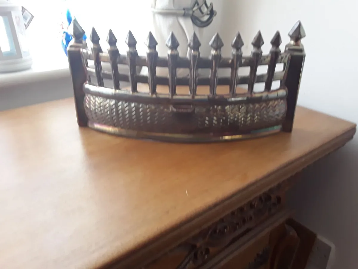 Freat  for fireplace good condition - Image 1