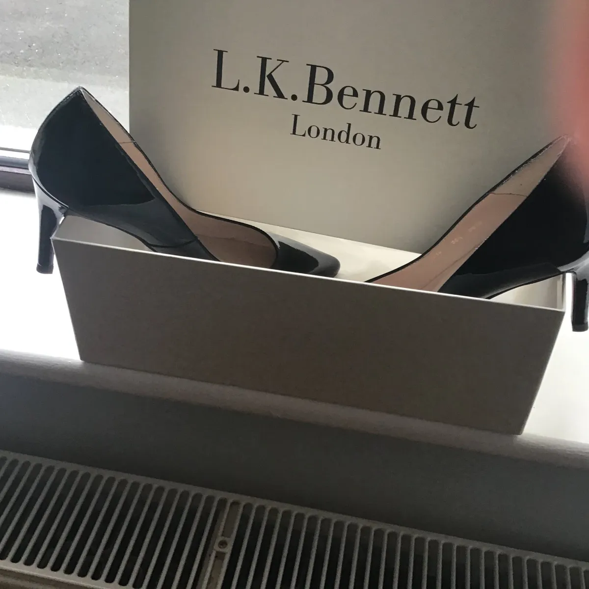 Ladies designer patent shoes ,Black & Navy si 36.5 - Image 1