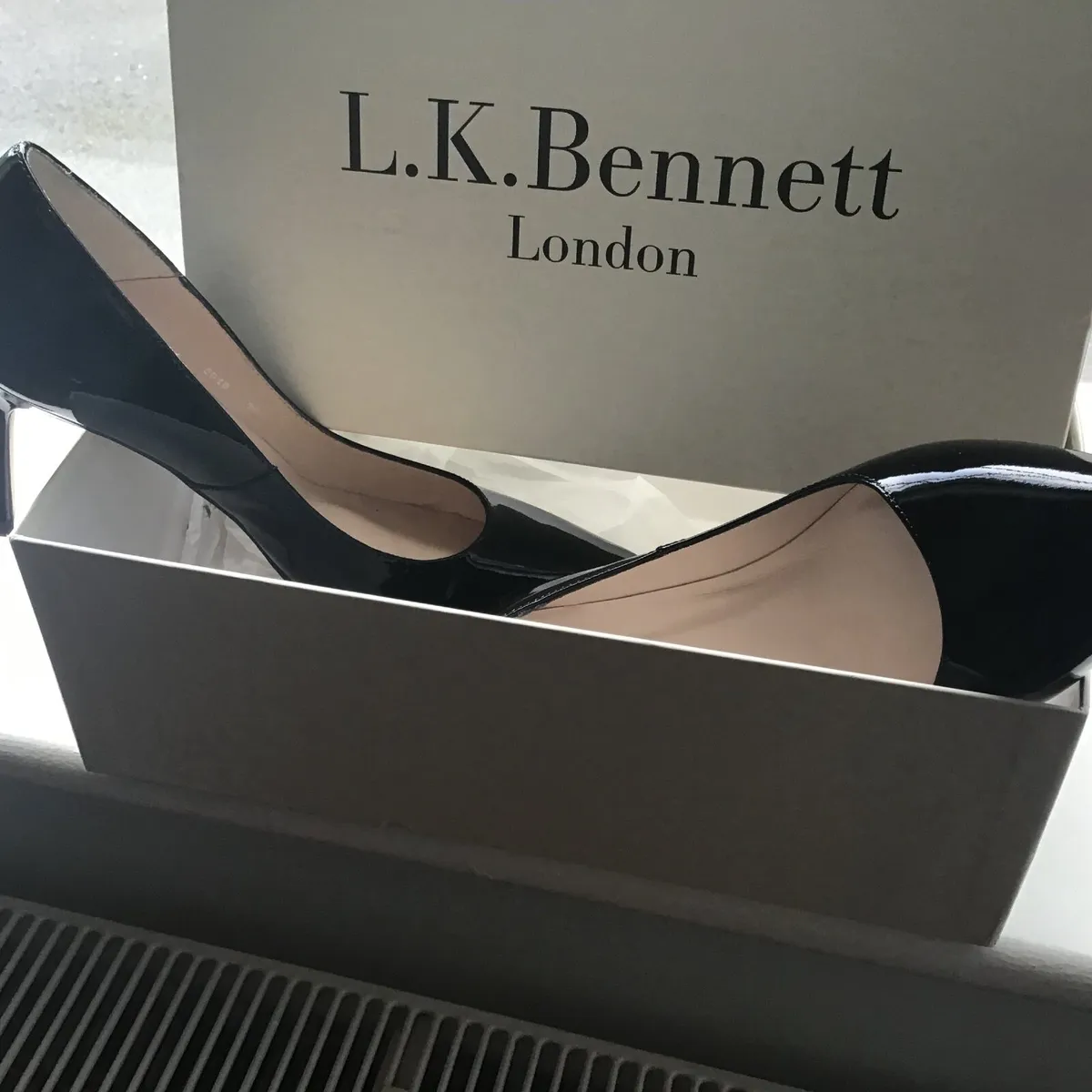 Ladies designer patent shoes ,Black & Navy si 36.5 - Image 4