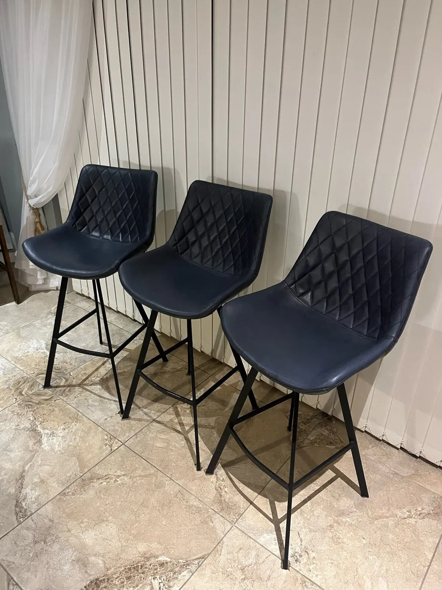 Island stools - Image 1