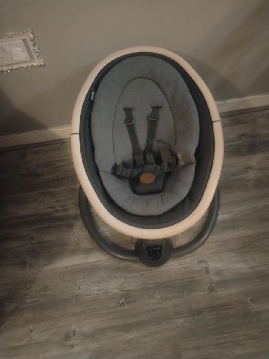 Baby swing - Image 1